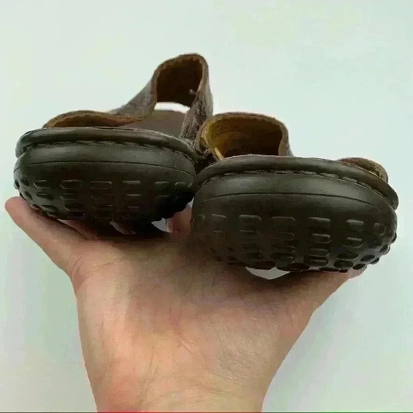 Born mens sandals sz 9 50 brown leather slip on main image 2
